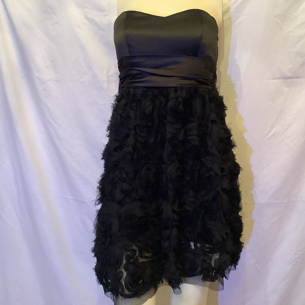 👗👗👗XOXO black strapless dress with beautiful‎  rose lace bottom juniors
